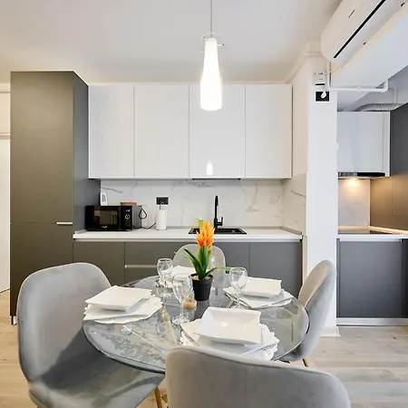 Blue Seven In Infinity Apartment