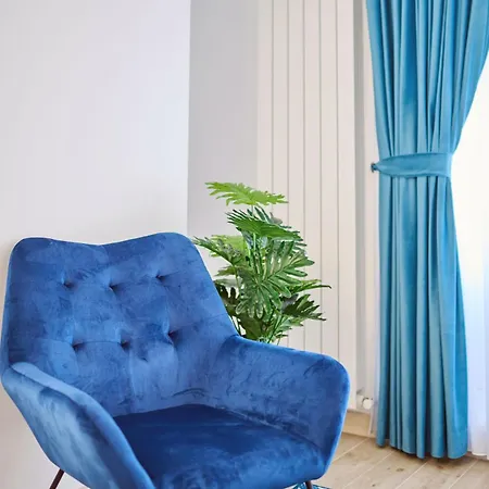 Blue Seven In Infinity Apartment