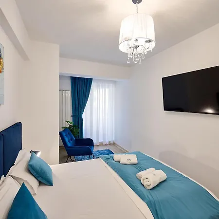 Blue Seven In Infinity Mamaia
